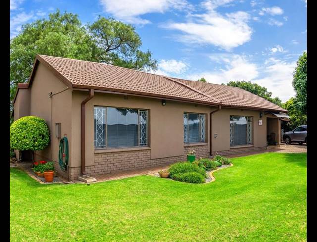 3 BEDROOM HOUSE FOR SALE IN GOLF PARK
